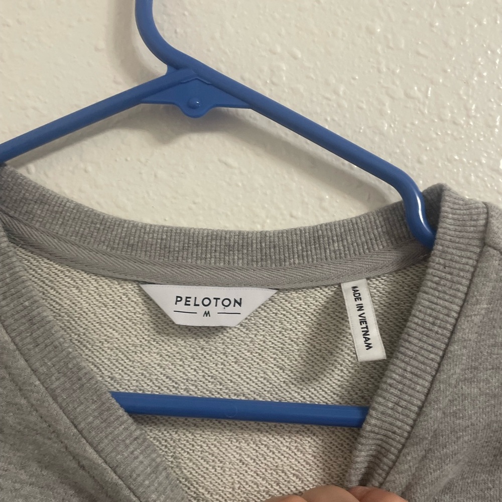 NWOT peloton 80s Style pink and purple Sweater workout - Picture 5 of 5